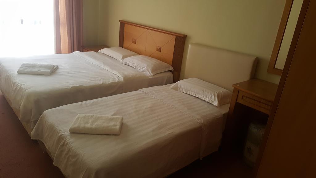Homestay Marina Court Resort Kota Kinabalu Buitenkant foto